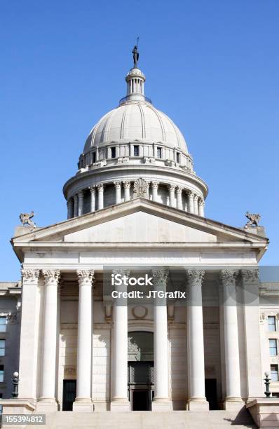 Edificio Del Capitolio Del Estado De Oklahoma Foto de stock y más banco de imágenes de Aire libre - Aire libre, Arquitectura exterior, Azul