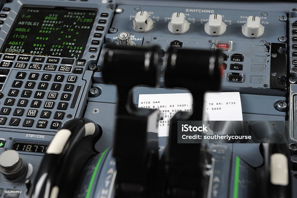 Cockpit детали Аэробус A320 - Стоковые фото Кокпит роялти-фри