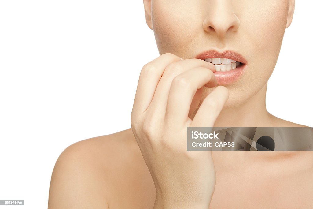 Affraid kobieta gryzienie jej paznokcie u rąk - Zbiór zdjęć royalty-free (Białe tło)