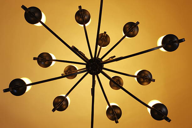 シャンデリアの照明設備のインテリア - overhanging ストックフォトと画像