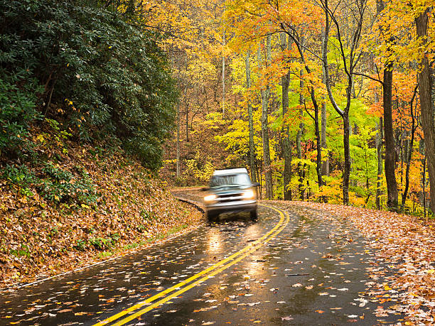 smoky mountains 추절 도로 시리즈 - autumn driving car road 뉴스 사진 이미지