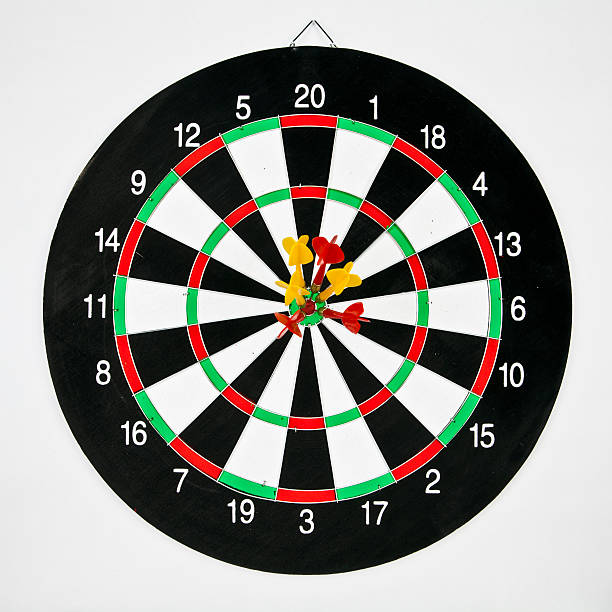 вытачки целевых концепция: выиграйте - dartboard dart darts isolated стоковые фото и изображения