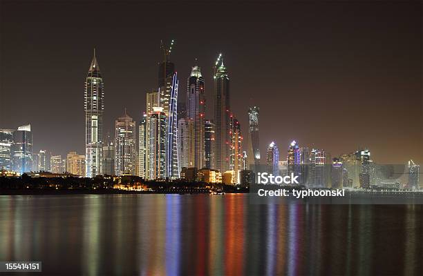 Horizonte De Marina De Dubai À Noite - Fotografias de stock e mais imagens de Anoitecer - Anoitecer, Ao Ar Livre, Arranha-céu