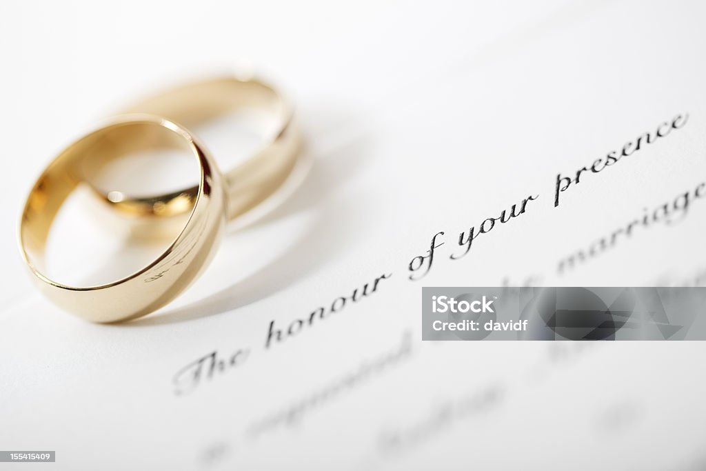Faire-part de mariage et anneaux - Photo de Faire-part de mariage libre de droits