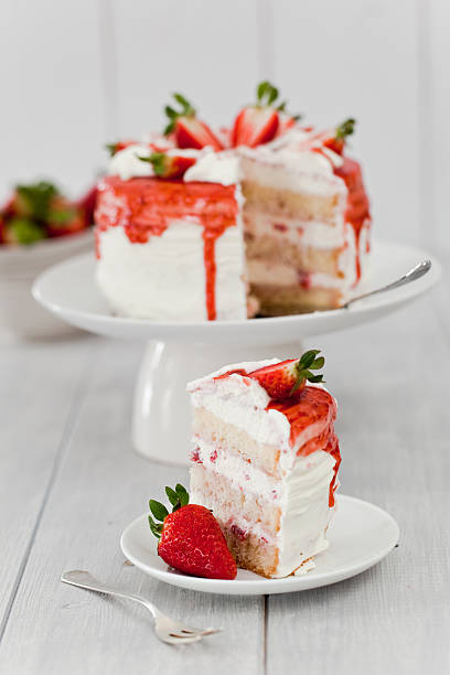 torta di fragole - dessert fruit torte red foto e immagini stock