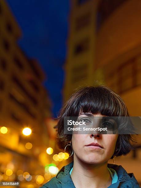 Photo libre de droit de Urban Jeune Femme banque d'images et plus d'images libres de droit de Jeunes filles - Jeunes filles, Rue, Adolescence