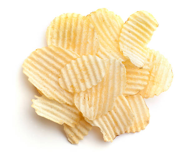 одна порция волнистые картофельные чипсы 1 унция - potato chip стоковые фото и изображения