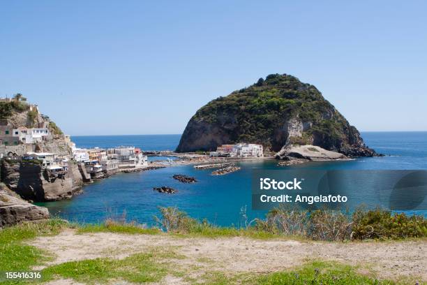 Isla De Ischia Y Vista De Sant Angelo Italia Foto de stock y más banco de imágenes de Agua - Agua, Aire libre, Aldea