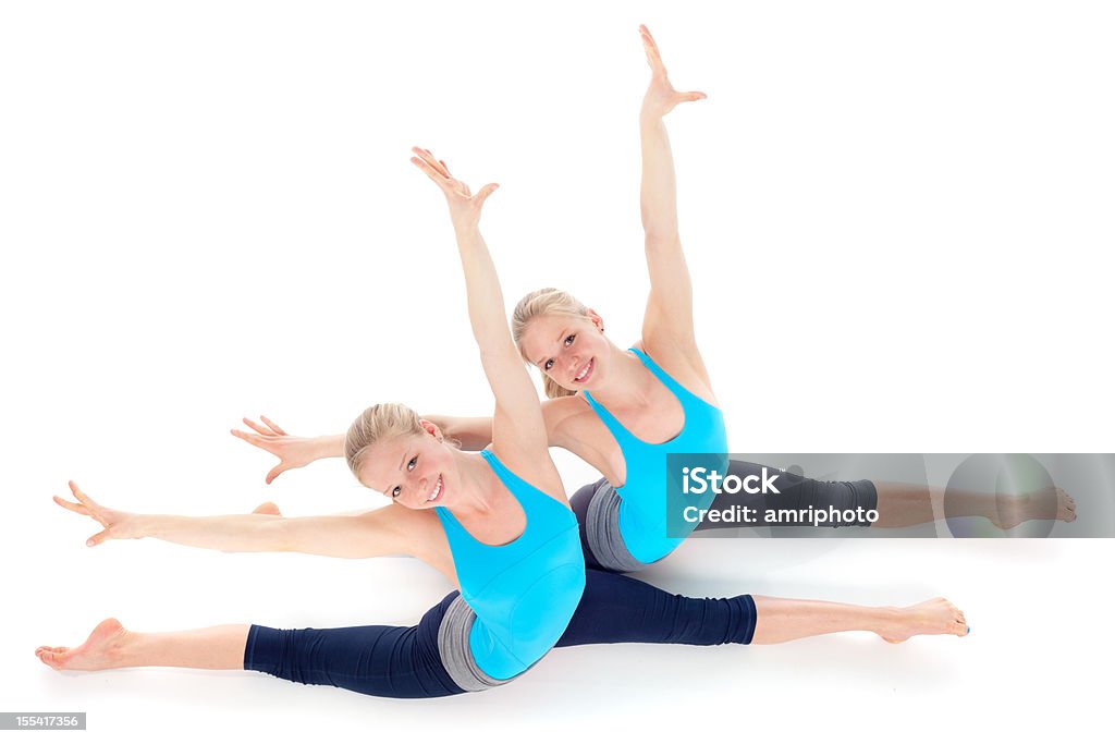 Belles jeunes filles de gymnastique - Photo de Activité acrobatique libre de droits