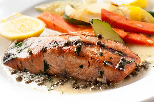 piccata di salmone - main course salmon meal course foto e immagini stock