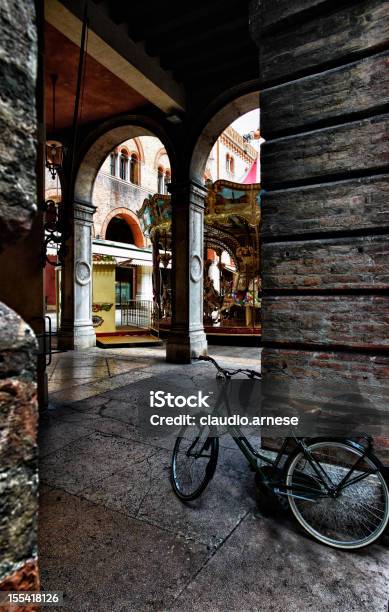 Bicicletta Immagine A Colori - Fotografie stock e altre immagini di Ambientazione esterna - Ambientazione esterna, Bicicletta, Città