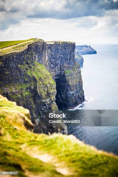 Klify Moher Irlandia - zdjęcia stockowe i więcej obrazów Klify Moher - Klify Moher, Bez ludzi, Chmura