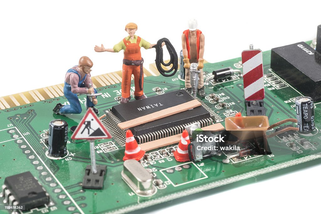 Reparatur computer-Ausstattung mit Figuren - Lizenzfrei Figur Stock-Foto