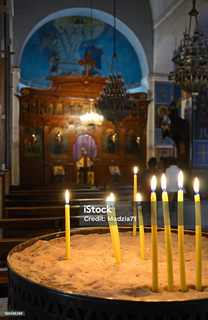 Bougies à l'église - Photo de Madaba libre de droits