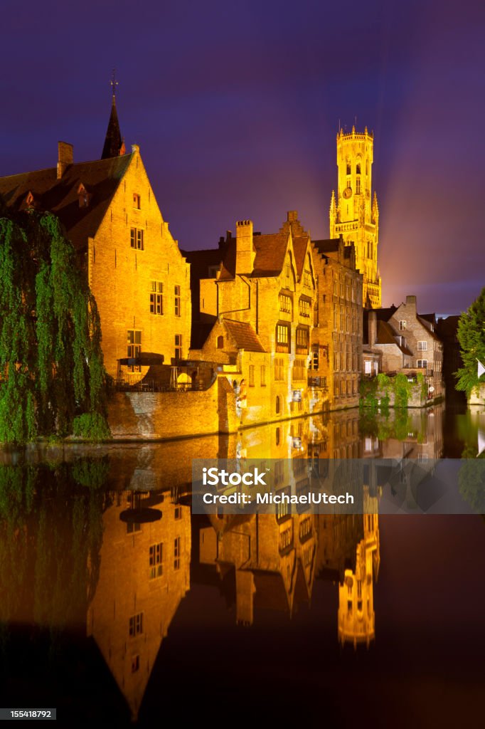 Rozenhoedkaai In Bruges a notte - Foto stock royalty-free di Acqua