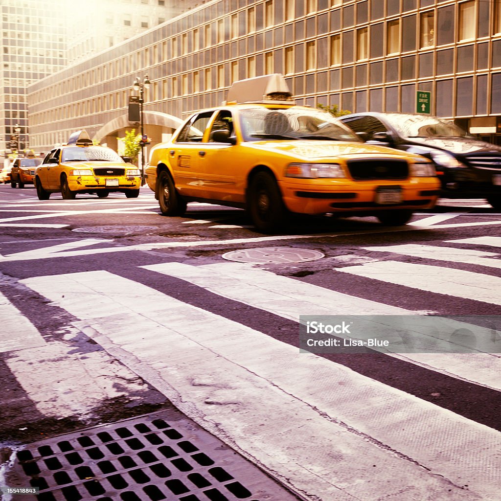 Taksówki ruchu, NYC. - Zbiór zdjęć royalty-free (Aleja)