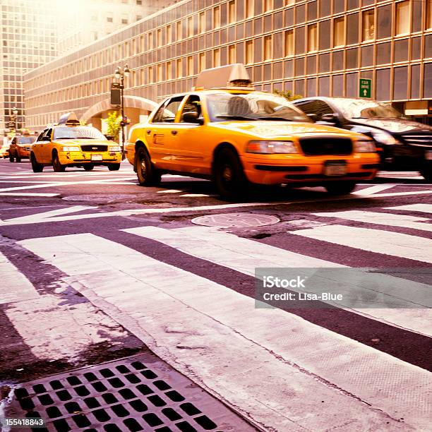 Taksówki Ruchu Nyc - zdjęcia stockowe i więcej obrazów Aleja - Aleja, Architektura, Budynek z zewnątrz