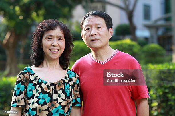 Photo libre de droit de Heureux Couple De Personnes Âgées En Asie banque d'images et plus d'images libres de droit de 50-54 ans - 50-54 ans, 55-59 ans, 60-64 ans