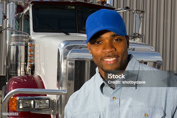 Long Haul Kierowca - zdjęcia stockowe i więcej obrazów Kierowca ciężarówki - Kierowca ciężarówki, Afrykanin, Centrum dystrybucyjne