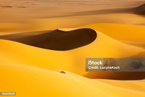 Sand Dunes Bei Sonnenaufgang Stockfoto und mehr Bilder von Afrika - Afrika, Ausgedörrt, Extremlandschaft