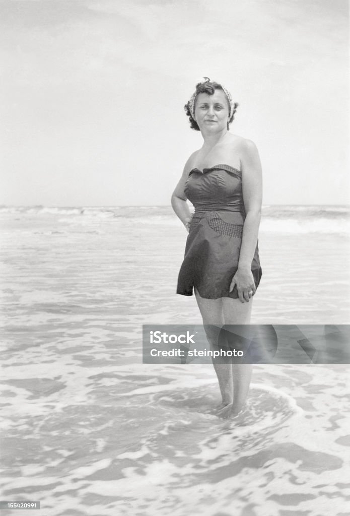アトランティックシティの女性のビーチで 1950 - 1940～1949年のロイヤリティフリーストックフォト
