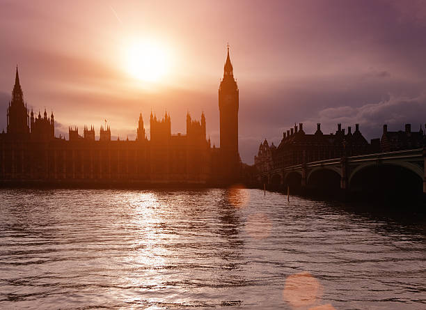 big bena na zachód słońca - london england victorian style big ben dark zdjęcia i obrazy z banku zdjęć