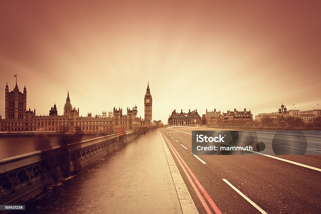 Westminster bridge en Londres en el Big Ben - Foto de stock de Aire libre libre de derechos