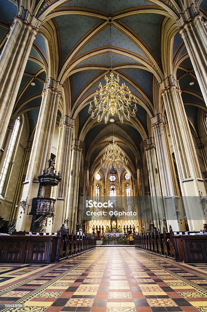 Interno della Cattedrale di Zagabria, Croazia - Foto stock royalty-free di Altare