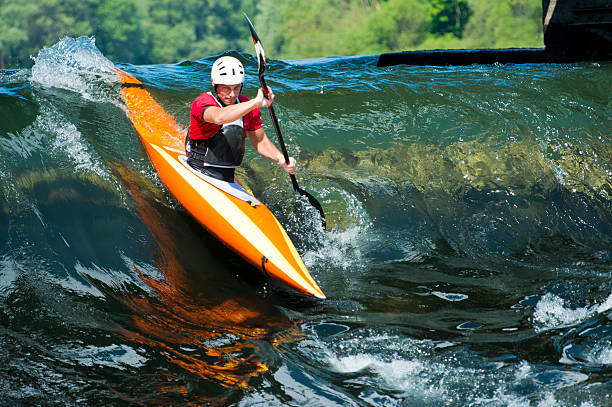 Kayak introduzione a whitewater - foto stock