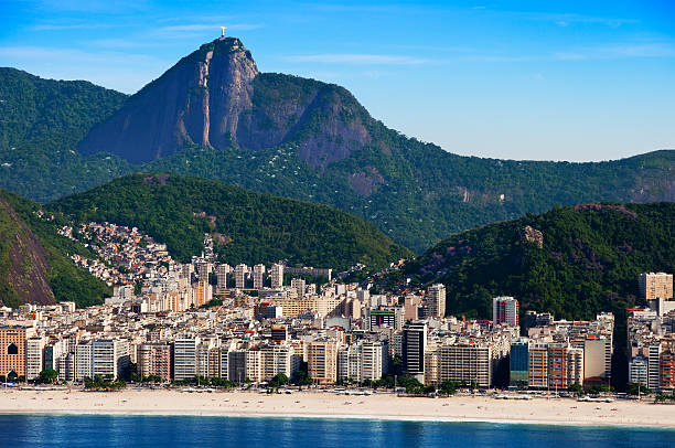 코파카바나 해변을 리우데자네이루 - christ the redeemer aerial view beach tree 뉴스 사진 이미지