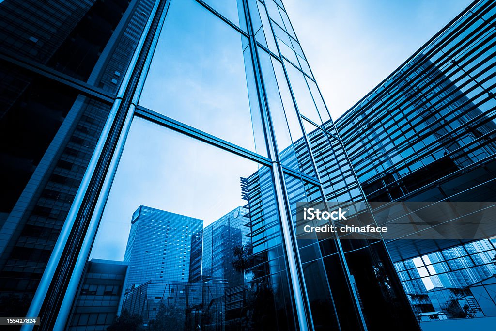 Vetro moderno edificio aziendale - Foto stock royalty-free di Acciaio