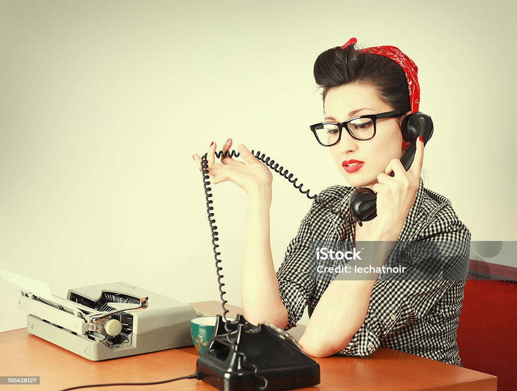 Vintage Sekretärin am Telefon - Lizenzfrei Retrostil Stock-Foto