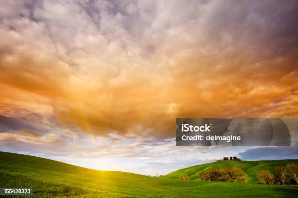 Alba Sulle Colline Toscane - Fotografie stock e altre immagini di Agricoltura - Agricoltura, Alba - Crepuscolo, Ambientazione esterna