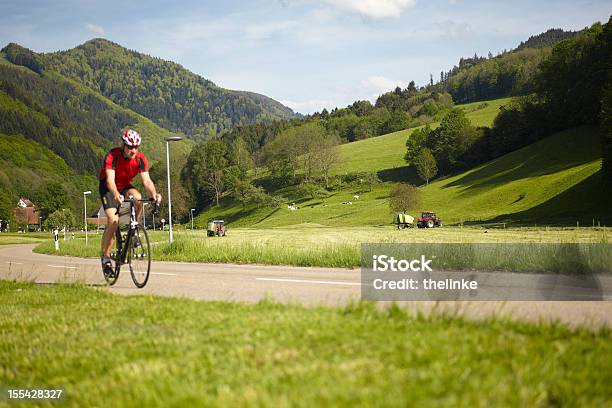 シニアマウンテンバイクmountain Road - 山間道路のストックフォトや画像を多数ご用意 - 山間道路, 60-64歳, 60代