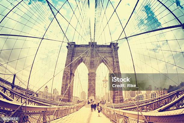 ホテルを Brooklyn Bridge ニューヨーク市 - ブルックリン橋のストックフォトや画像を多数ご用意 - ブルックリン橋, 魚眼撮影, つり橋