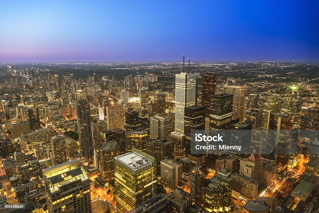 Вид с воздуха город Торонто городской пейзаж в ночь - Стоковые фото Торонто роялти-фри