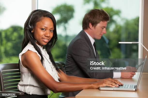 Businessteam Stockfoto und mehr Bilder von 25-29 Jahre - 25-29 Jahre, Afrikanischer Abstammung, Am Telefon