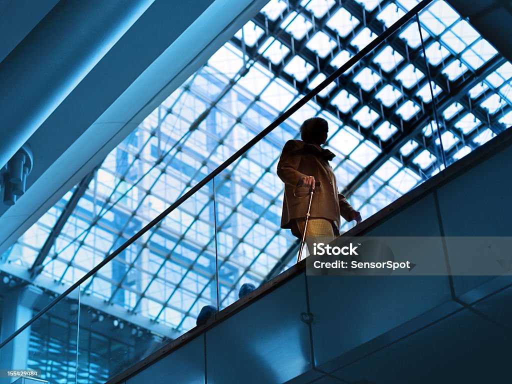 Sênior vida moderna - Foto de stock de Escadaria royalty-free