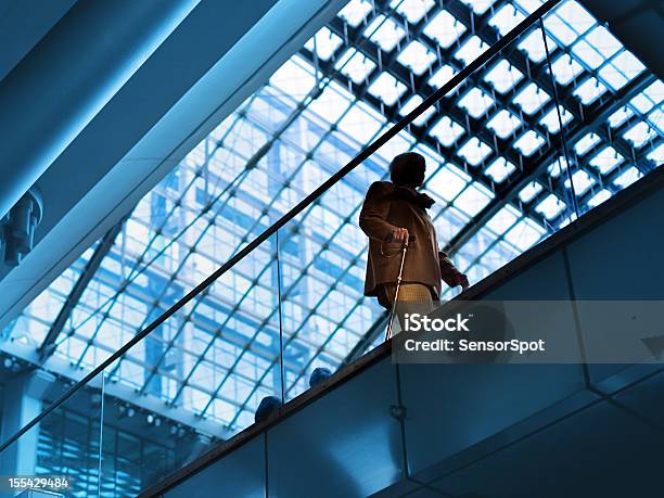 Foto de Sênior Vida Moderna e mais fotos de stock de Escadaria - Escadaria, Andar, Capacidades Diferentes