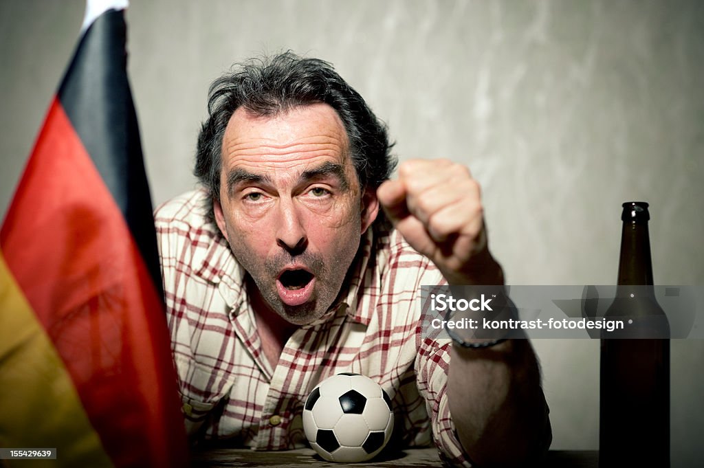 Entusiasmados fã do futebol alemão da Copa Wold - Foto de stock de 50 Anos royalty-free