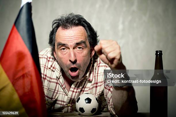 Foto de Entusiasmados Fã Do Futebol Alemão Da Copa Wold e mais fotos de stock de 50 Anos - 50 Anos, Admiração, Agressão
