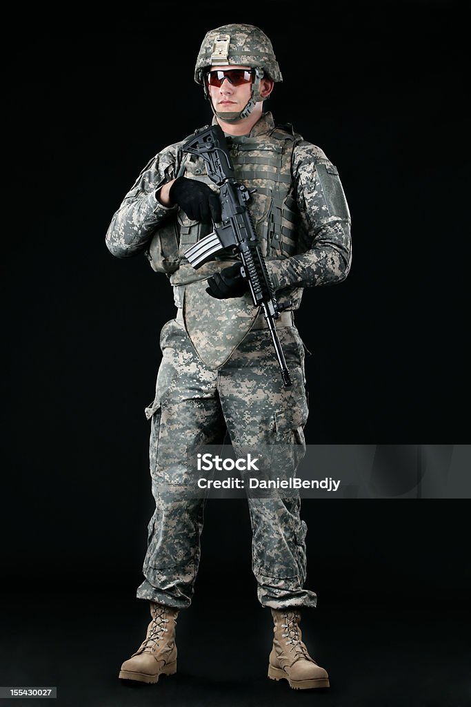 Amerikanische Soldaten in Bekämpfung der universal camouflage-uniform & Waffe - Lizenzfrei Militärische Einsatzkräfte Stock-Foto