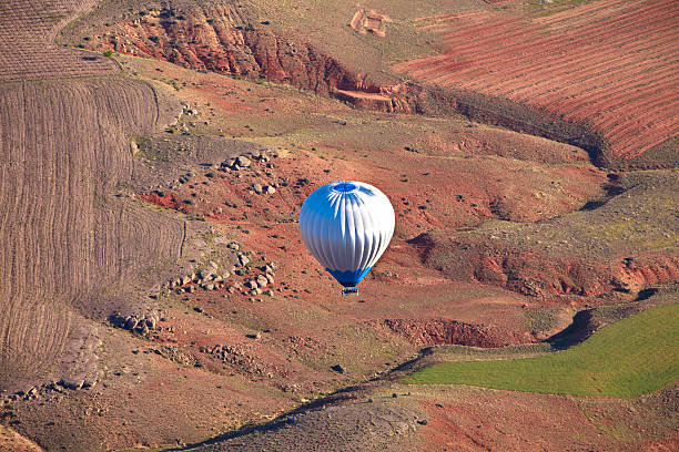 熱気球変動 - turkey hot air balloon cappadocia basket ストックフォトと画像