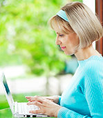 frau-mit-netbook.jpg?b=1&s=170x170&k=20&
