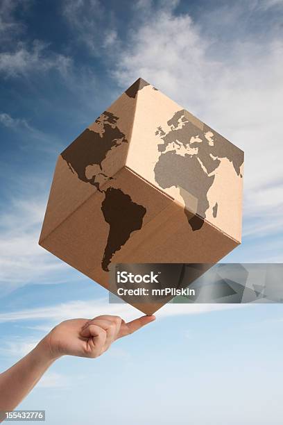 Equilíbrio Do Comércio Mundial Caixa De Papelão E Mapa Do Mundo - Fotografias de stock e mais imagens de Global