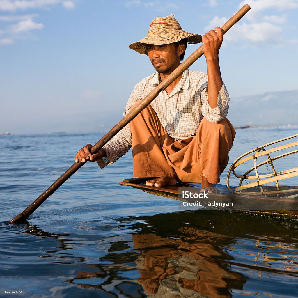 インレー湖の漁師は、ミャンマー - 1人のロイヤリテ�ィフリーストックフォト
