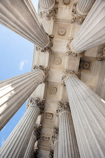 budynek sądu najwyższego stanów zjednoczonych kolumny - us supreme court corinthian column classical greek zdjęcia i obrazy z banku zdjęć