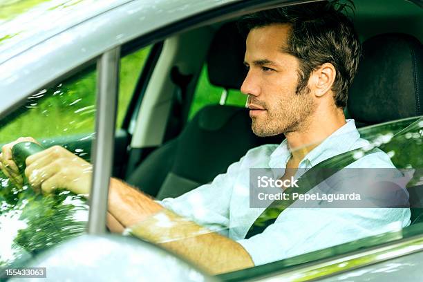 Homem De Meia Idade A Conduzir Um Carro - Fotografias de stock e mais imagens de Homens - Homens, Carro, Conduzir