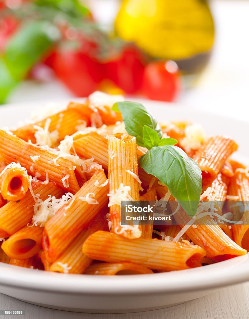 Penne, pomodoro e basilico - Foto stock royalty-free di Penne