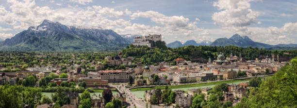 salzburg österreich – panorama (xxl) - kollegienkirche stock-fotos und bilder